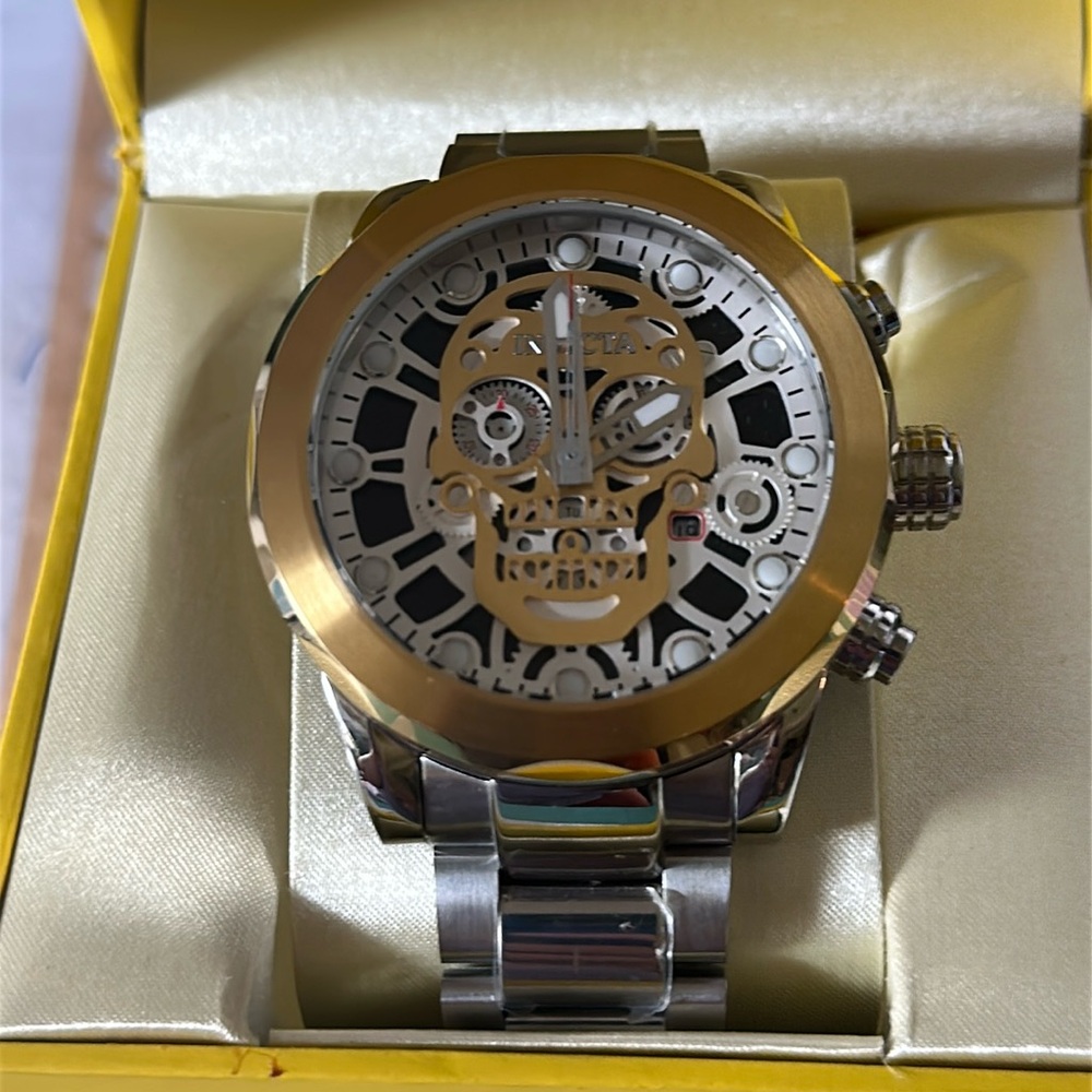 🔥  Mens Invicta 50mm Quartz Chronograph Watch
